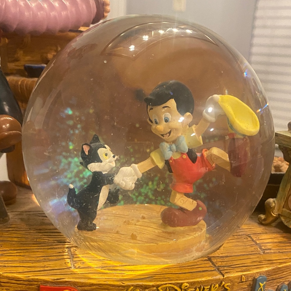 Disney Vintage Ghepettos Workshop Snowglobe with Pinocchio . - Picture 4 of 14